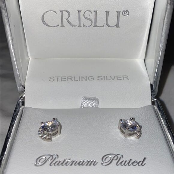 ✨ Crislu
Platinum Vermeil Half Halo Stud Earrings✨ - Picture 5 of 7